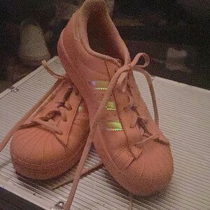 Adidas pink shell toe superstar